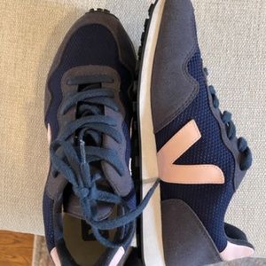 Veja Shoes Size US 8